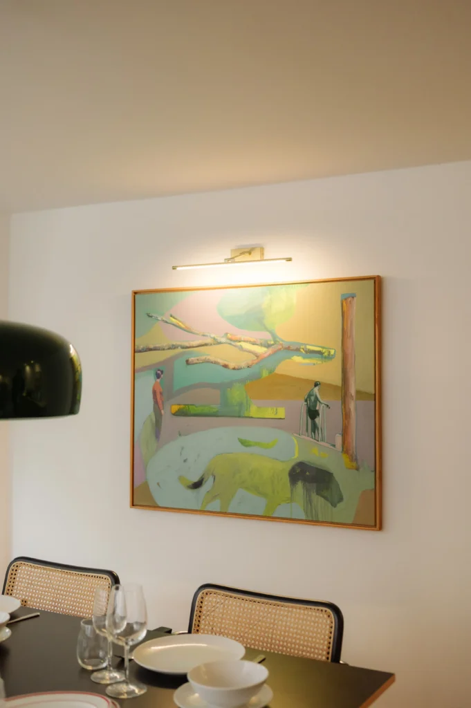 Detailansicht des Bildes im Esszimmer hinter dem Esstisch - jetzt freie Räume für Business & Privat von F & E Potsdam mieten